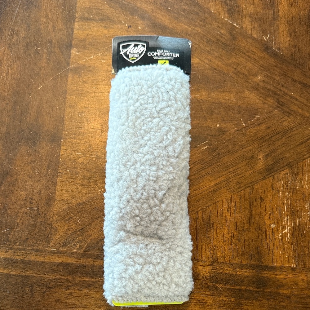 Auto Drive seat belt comforter brand new